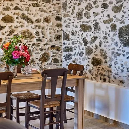 Maria's Cozy Stonehouse *